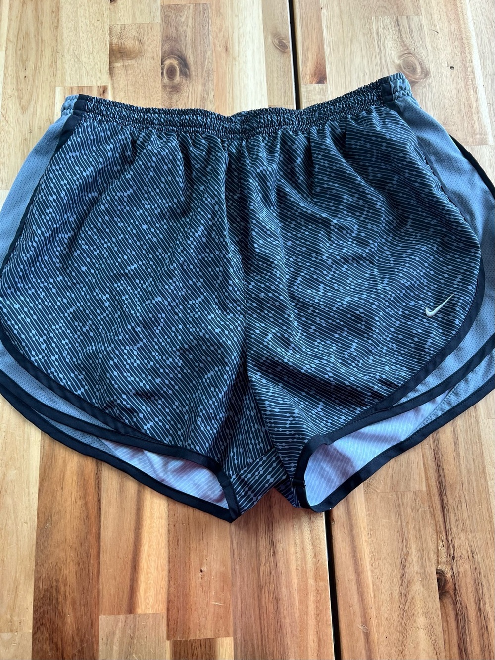 Nike Dri-FIT Women’s Running Shorts Gray Black Pattern Athletic Size Large
